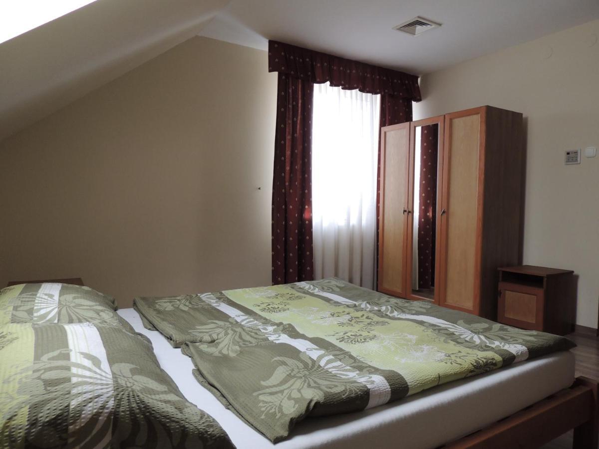 Verba Tanya Bed and Breakfast Kotaj Habitación foto